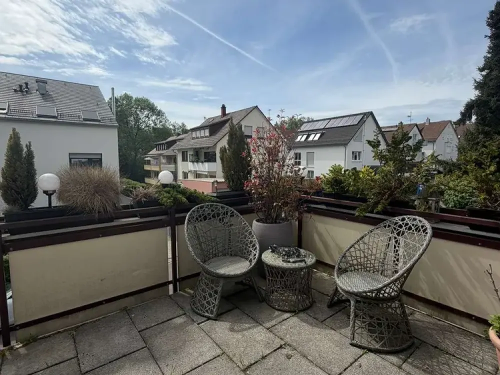 HELL UND GROSSZÜGIG - 2,5-Zimmer-Wohnung in Esslingen mit Terrasse, Stellplatz - 9064