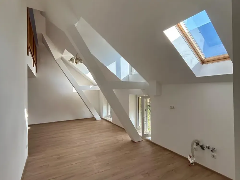 Moderne Galerie-Dachgeschosswohnung mit Loft-Flair