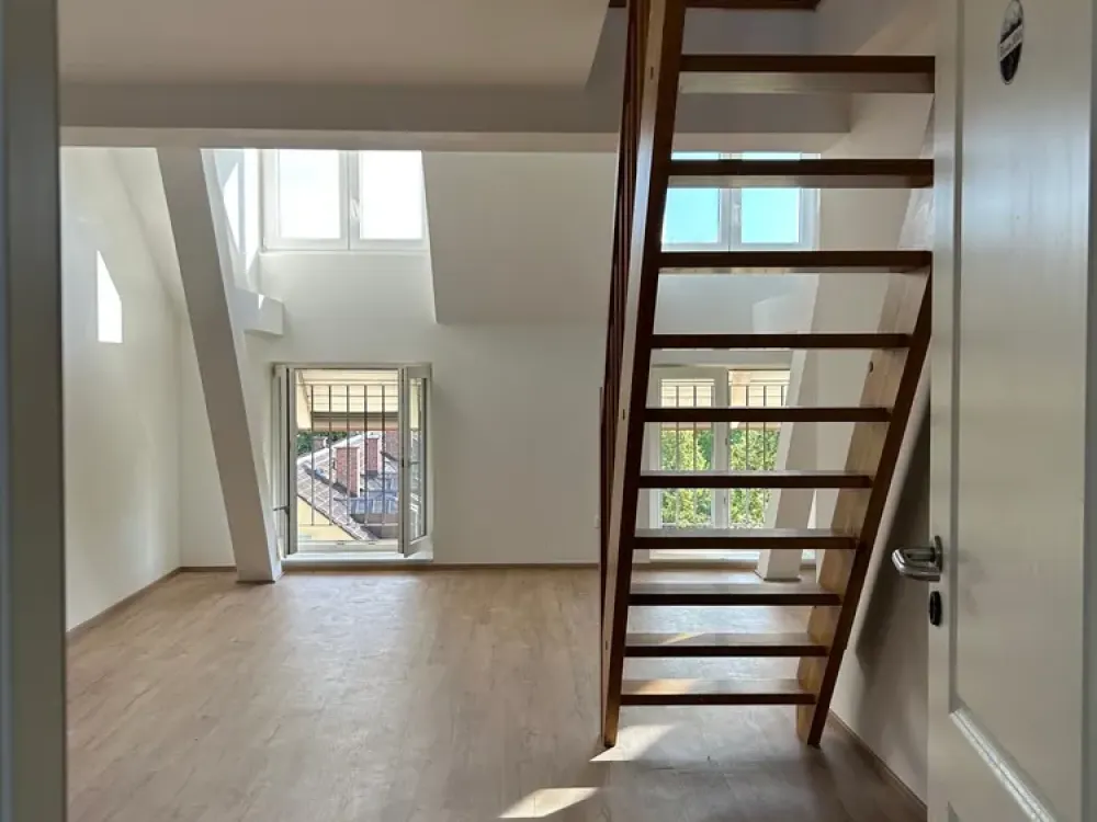 Moderne Galerie-Dachgeschosswohnung mit Loft-Flair