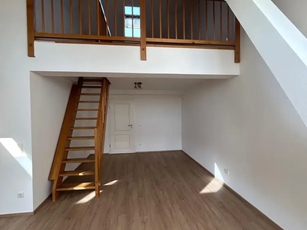 Moderne Galerie-Dachgeschosswohnung mit Loft-Flair