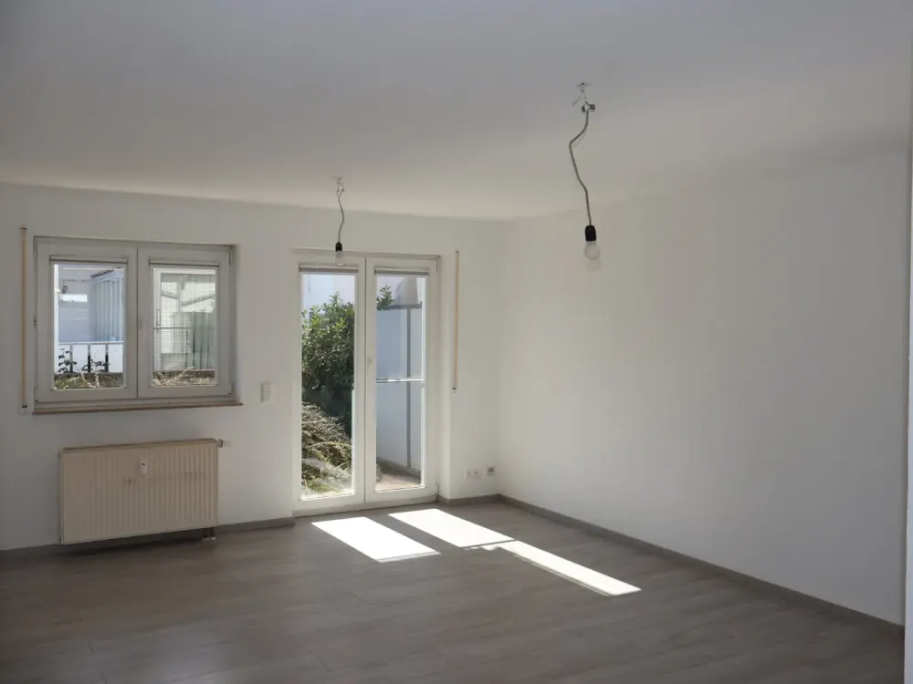 Renovierte 3-Zimmer-EG-Wohnung mit Terrasse & Garten