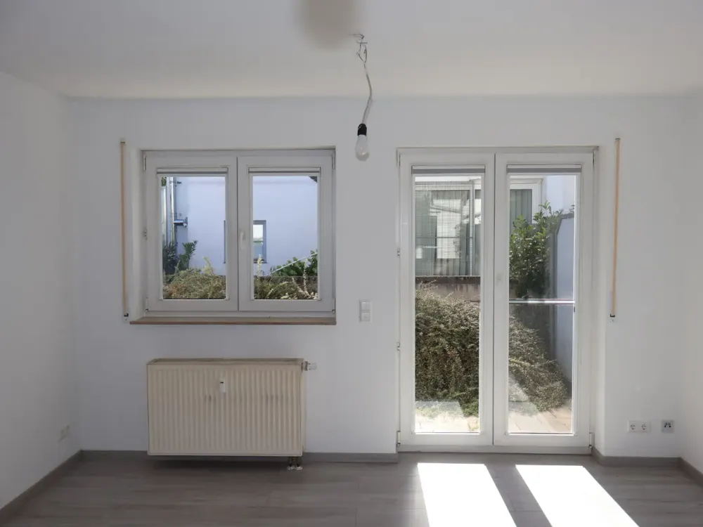 Renovierte 3-Zimmer-EG-Wohnung mit Terrasse & Garten