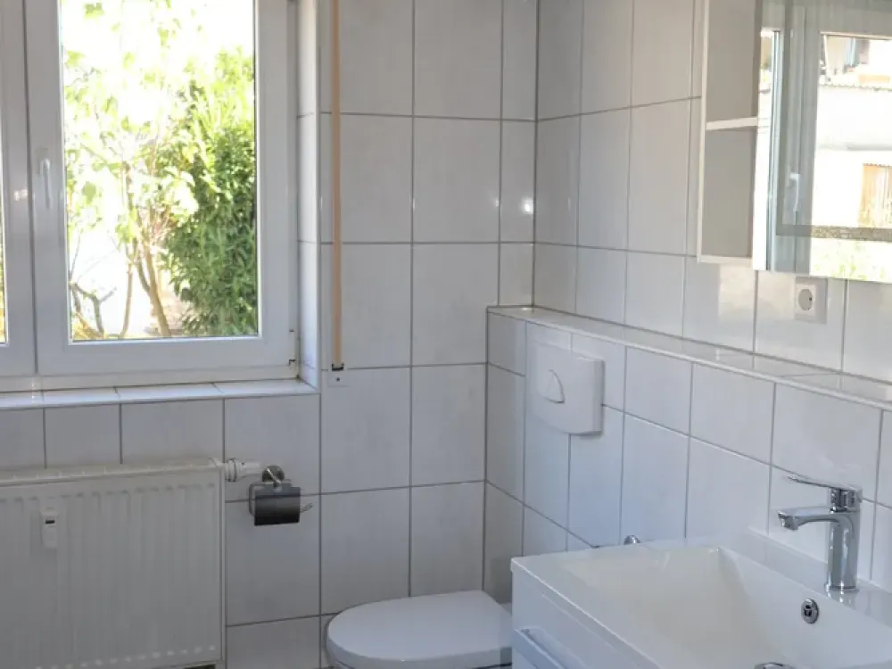 Renovierte 3-Zimmer-EG-Wohnung mit Terrasse & Garten