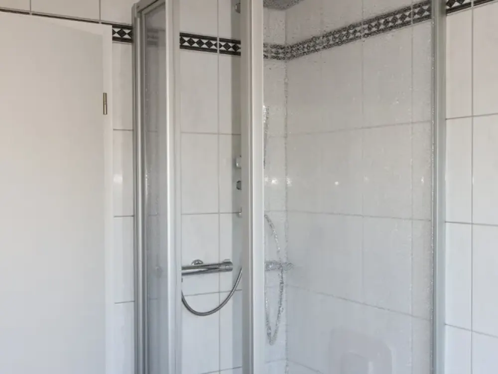 Renovierte 3-Zimmer-EG-Wohnung mit Terrasse & Garten