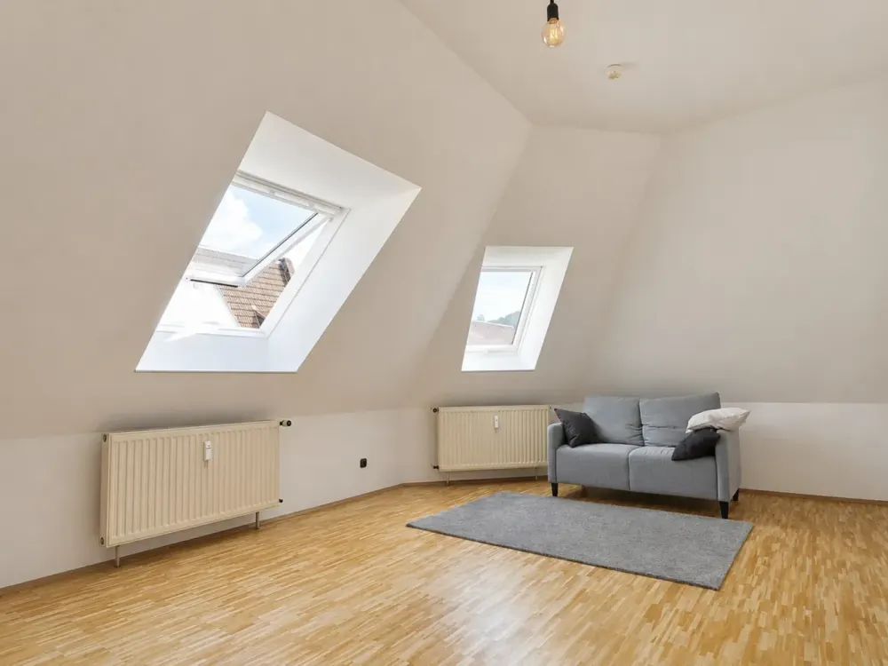 Bright approx. 45m² 2-room attic apartment with daylight bathroom