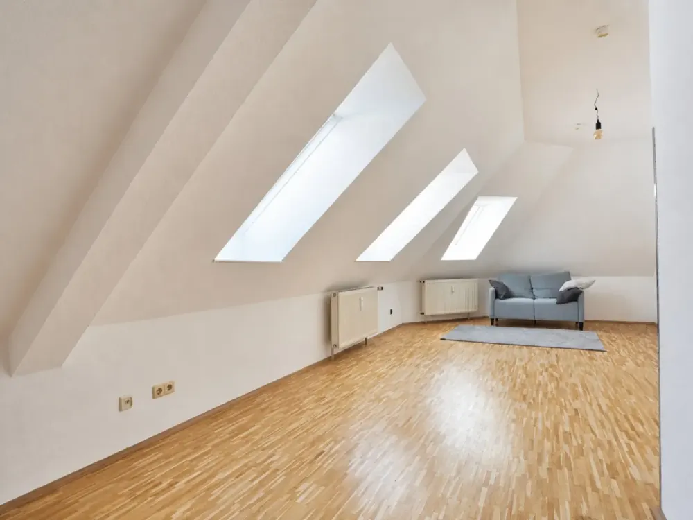 Bright approx. 45m² 2-room attic apartment with daylight bathroom