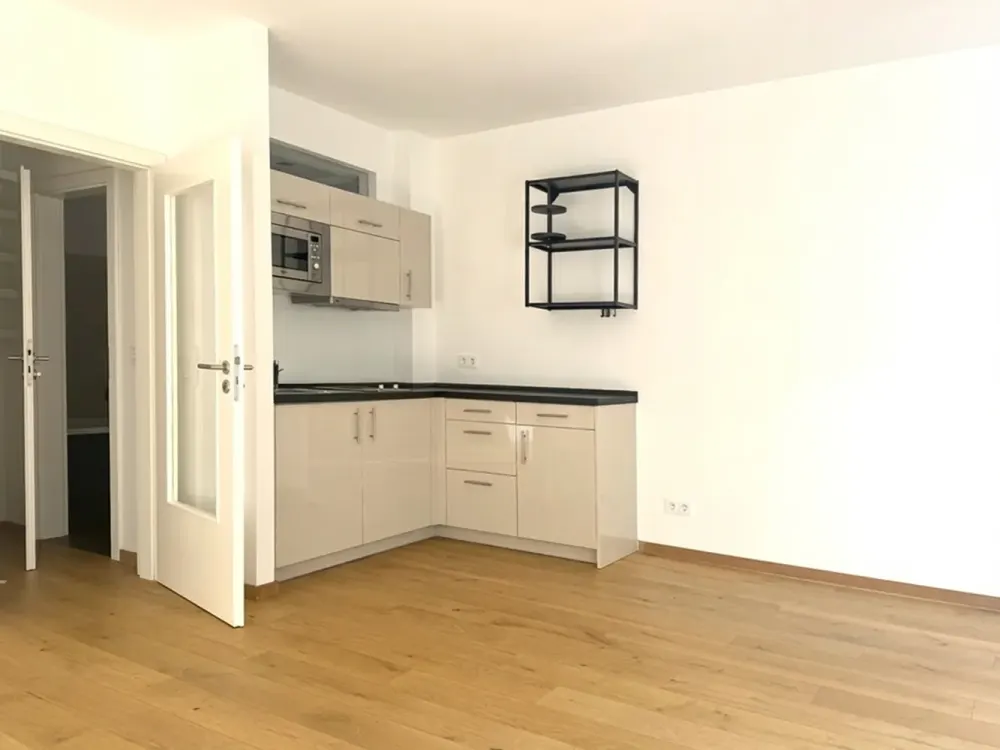 Stylish 1-Room Apartment with Balcony in Pempelfort