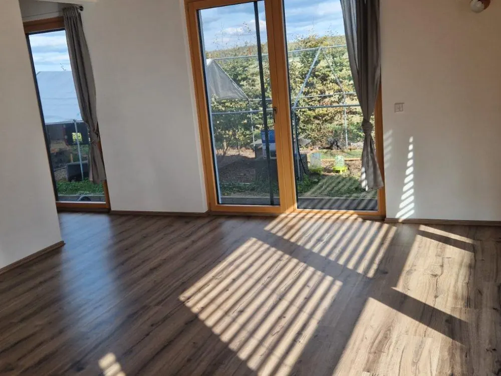 Bright Living with Fitted Kitchen, Terrace and Parking Space