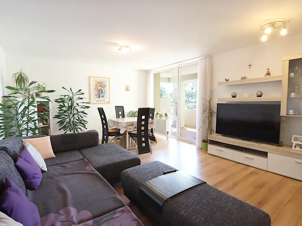 Attraktive 2-Zimmer-Wohnung mit Balkon, Aufzug & TG-Stellplatz in Ludwigsbur-Neckarweihingen