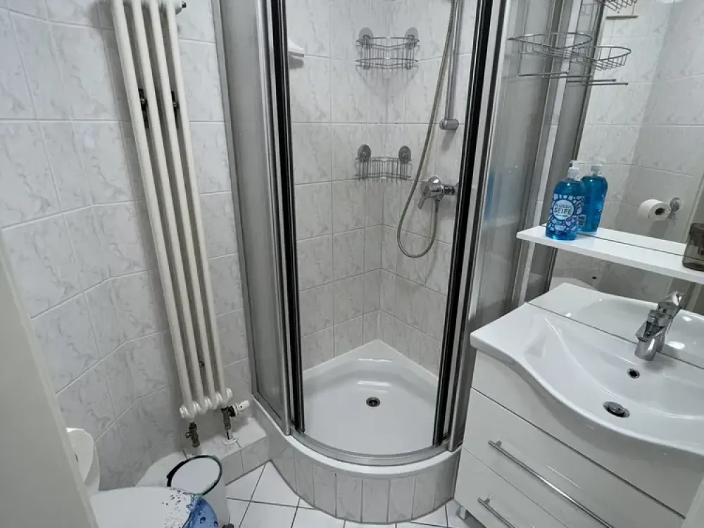 Exklusive Maisonette DG Wohnung voll möbliert mit TG Parkplatz