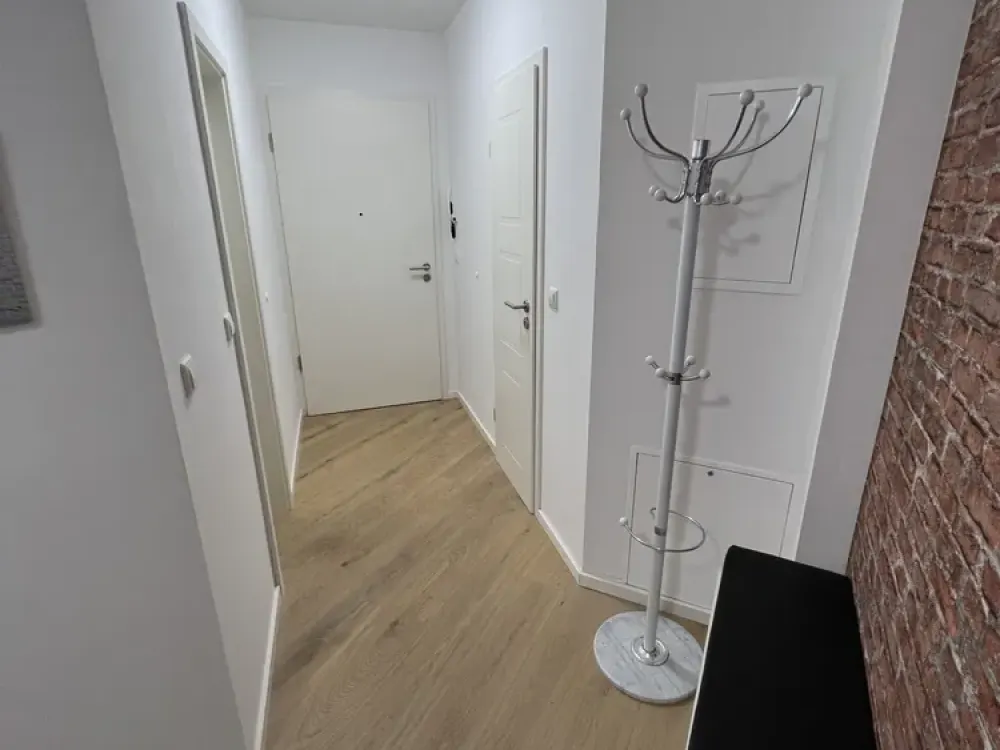 Exklusive Maisonette DG Wohnung voll möbliert mit TG Parkplatz