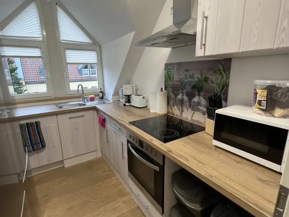 Exklusive Maisonette DG Wohnung voll möbliert mit TG Parkplatz
