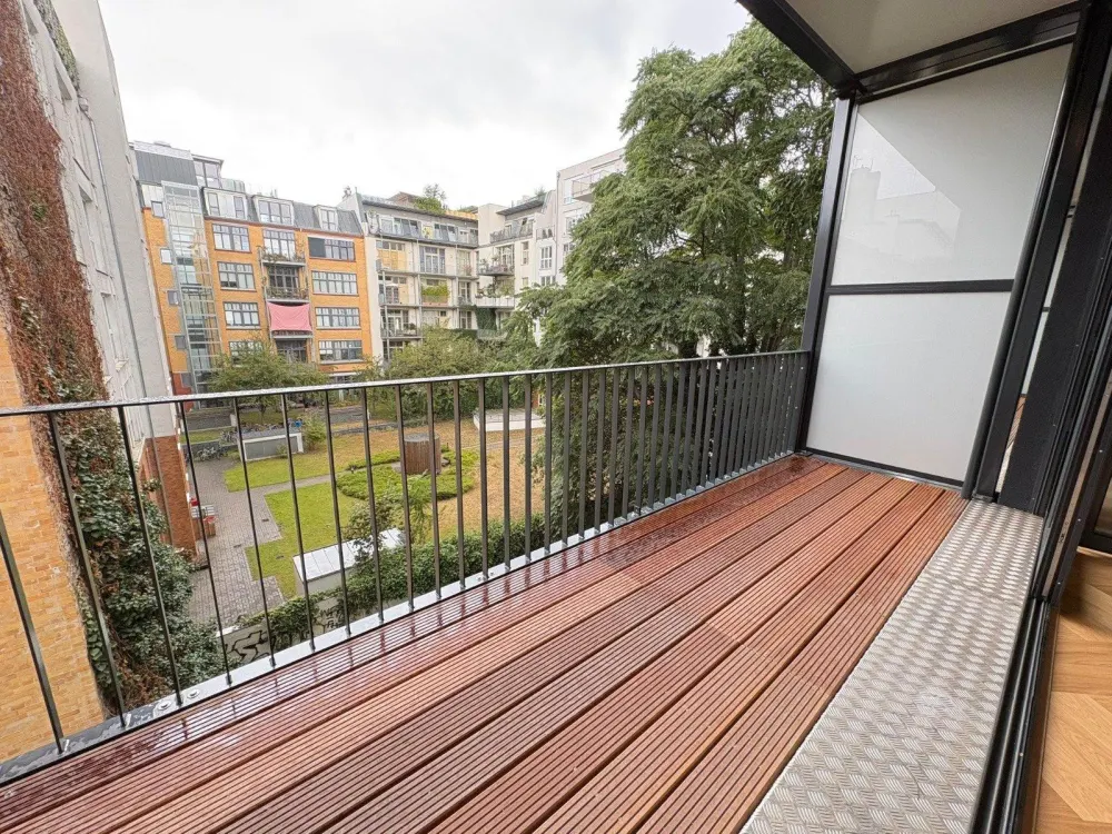 Heart of Friedrichshain: 2/3-room newly built loft with balcony