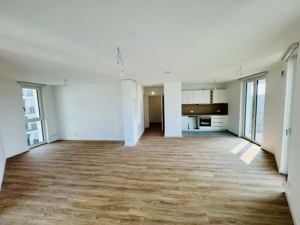 Living in a First Occupancy After Construction - Thoughtful Layout & Spacious Balcony