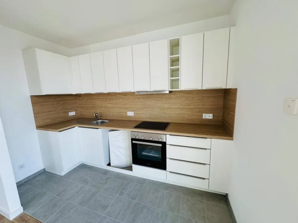 Living in a First Occupancy After Construction - Thoughtful Layout & Spacious Balcony