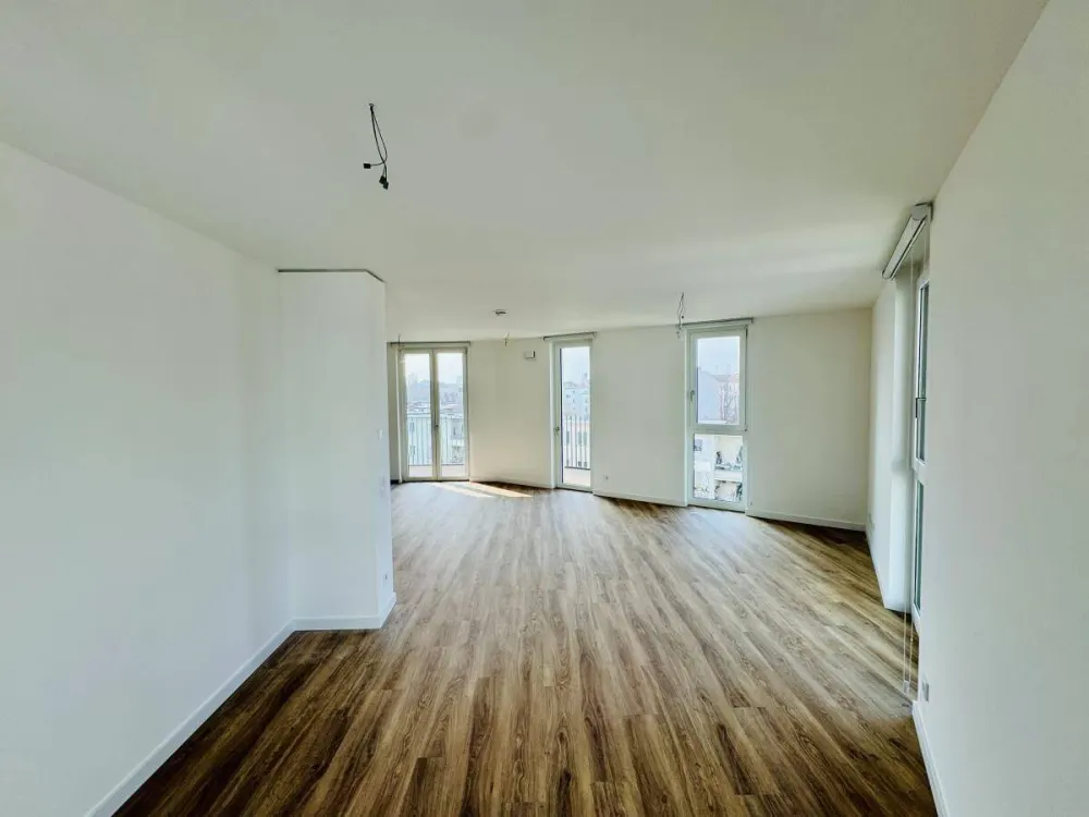 Living in a First Occupancy After Construction - Thoughtful Layout & Spacious Balcony
