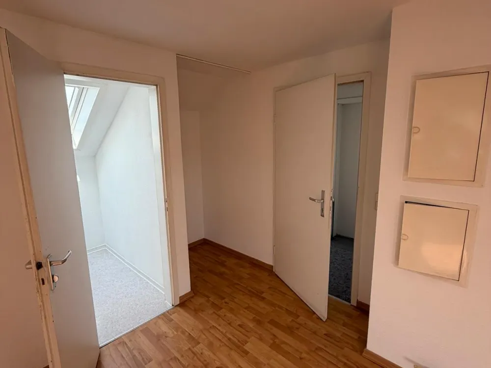 Helle 3 Zimmer DG Wohnung in zentraler Lage