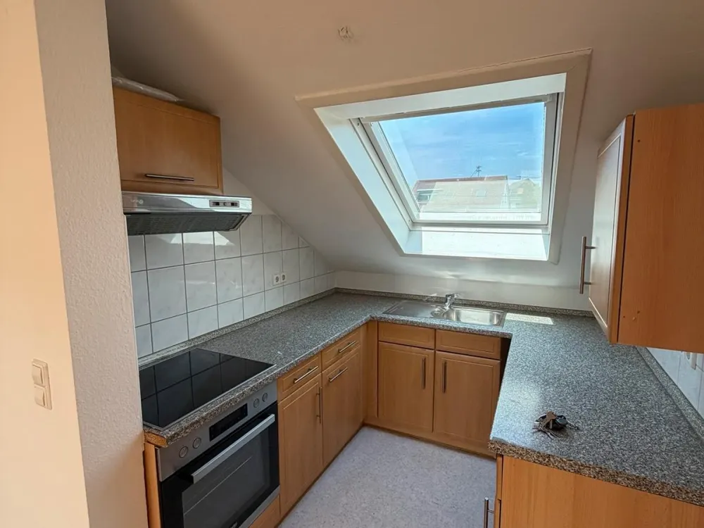 Helle 3 Zimmer DG Wohnung in zentraler Lage