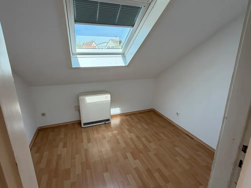 Helle 3 Zimmer DG Wohnung in zentraler Lage