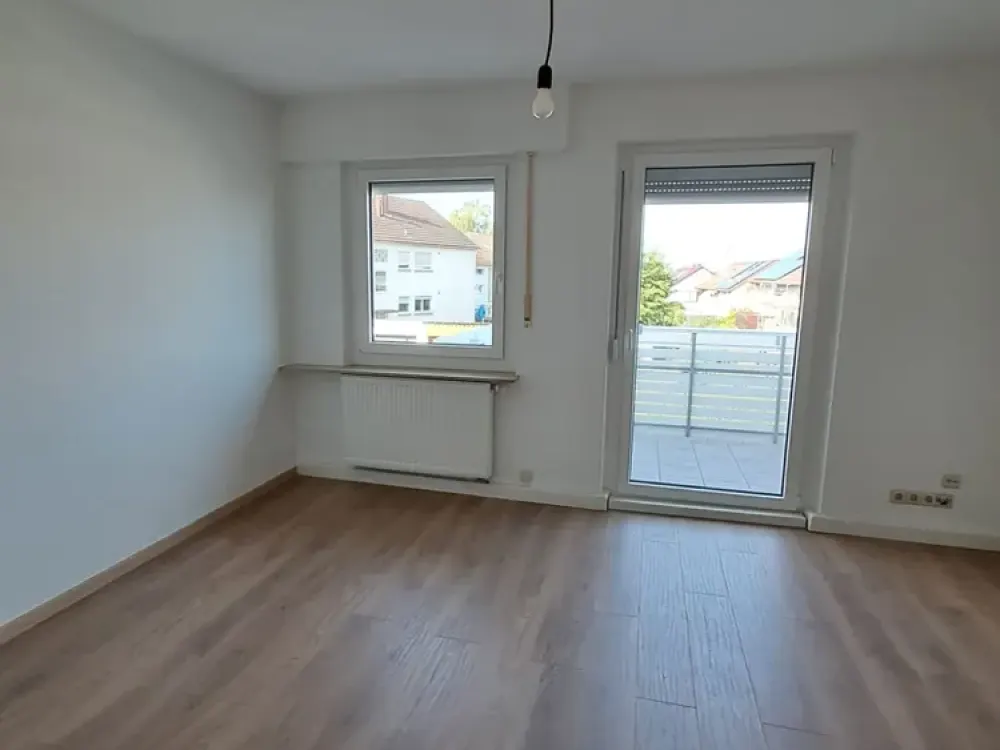 Exklusive 4-Raum-Wohnung mit Einbauküche in Neustadt