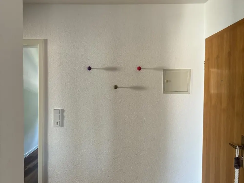 Central Temporary Rental in Frankfurt-Sachsenhausen, Furnished 3-Room Apartment with Balcony.