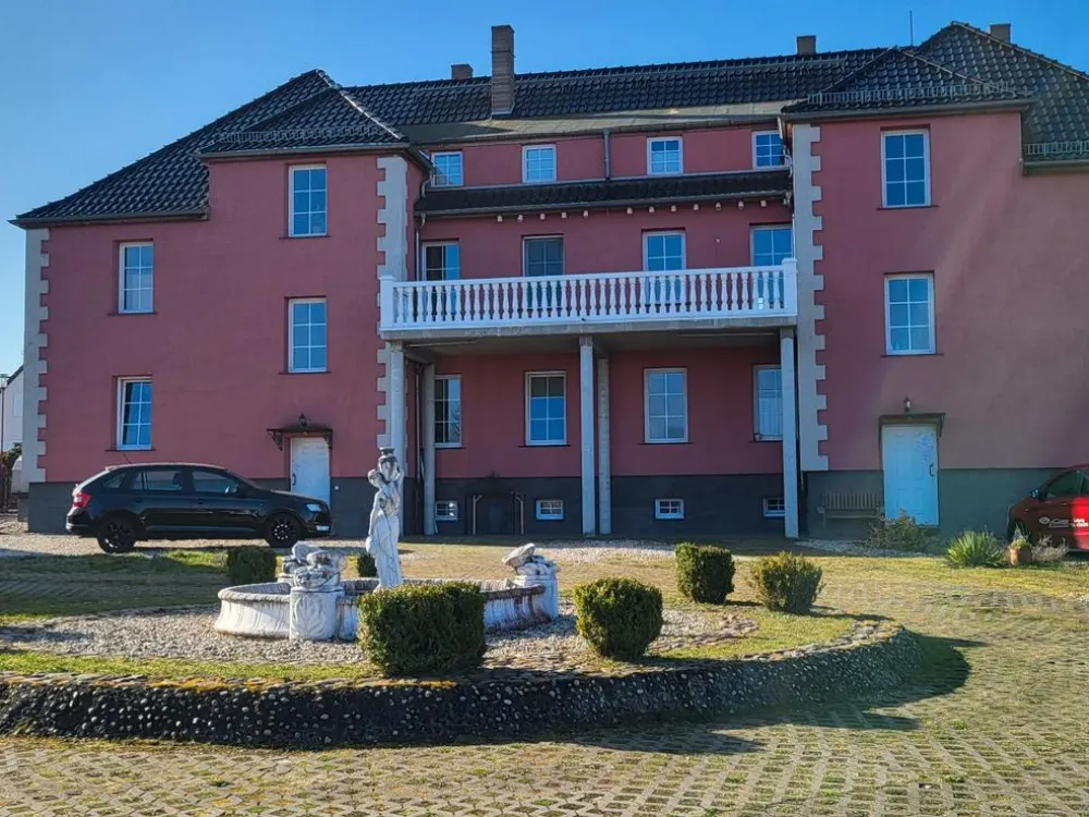 Sanierte 4-RW mit Terasse inkl.2 Stellpl. sucht Mieter