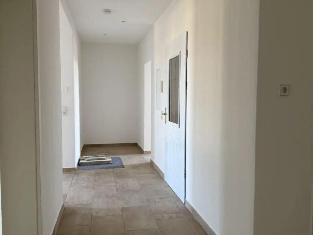 Sanierte 4-RW mit Terasse inkl.2 Stellpl. sucht Mieter
