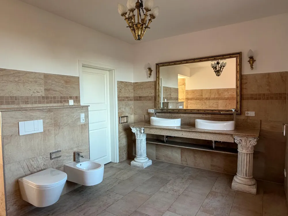 Sanierte 4-RW mit Terasse inkl.2 Stellpl. sucht Mieter
