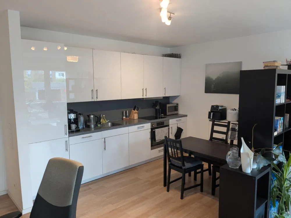 Helle 2-Zimmer-Neubauwohnung mit Balkon & Einbauküche