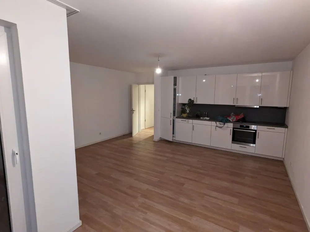 Helle 2-Zimmer-Neubauwohnung mit Balkon & Einbauküche