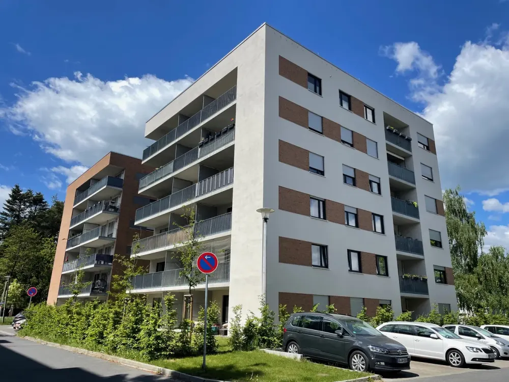 * sonnige 5-Zimmer Familienwohnung mit Terrasse in beliebter Lage *