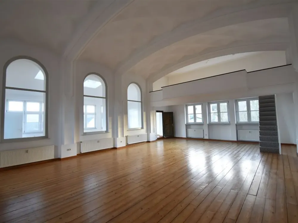 Ehemalige Kappelle! Großzügige 3-Zimmer-Whg zu vermieten