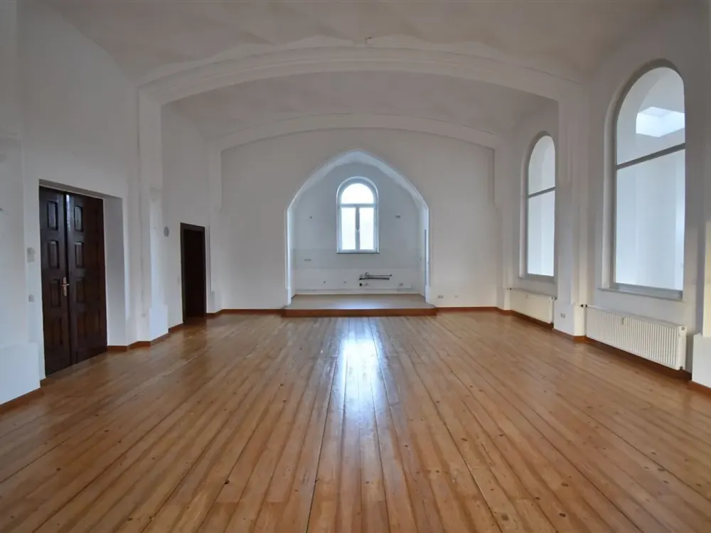 Ehemalige Kappelle! Großzügige 3-Zimmer-Whg zu vermieten
