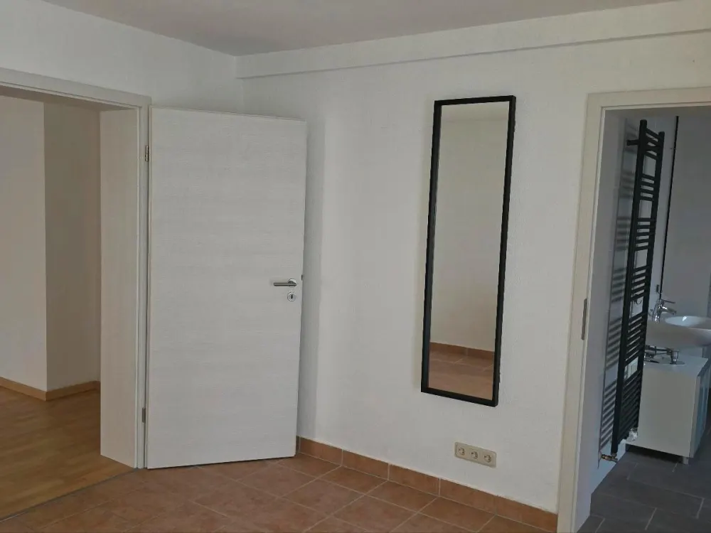 3 Room Apartment with Built-in Kitchen, Parking Space, Renovated