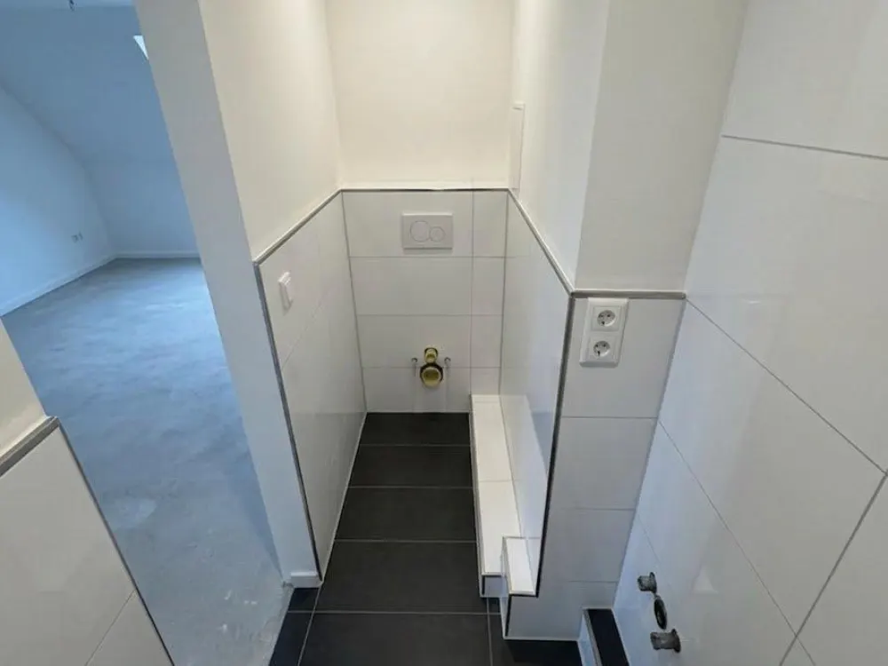 100471 - Frisch sanierte Dachgeschosswohnung in Pinneberg