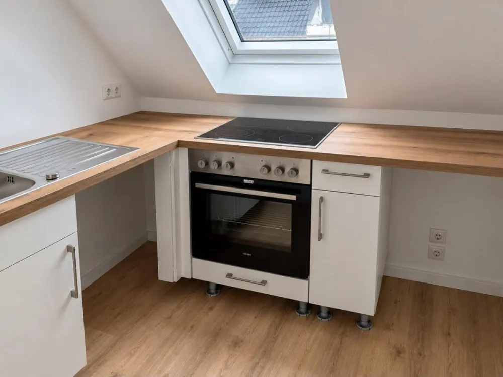 100471 - Frisch sanierte Dachgeschosswohnung in Pinneberg