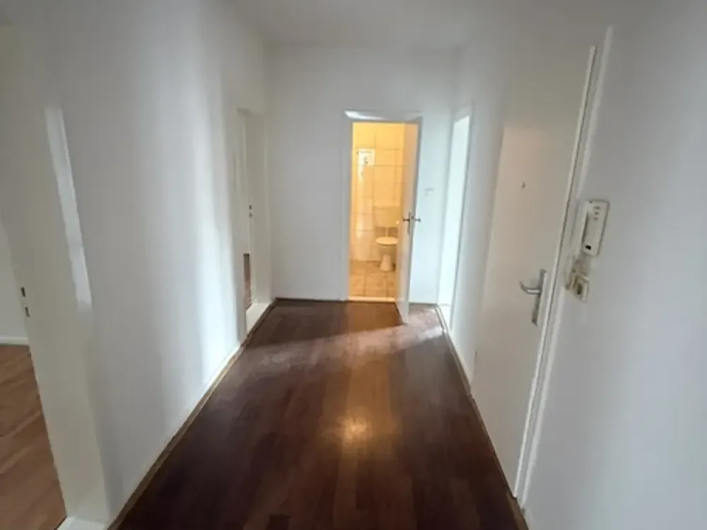 Zentraler Wohnraum in Bremen: Saniertes 4-Zimmer-Apartment