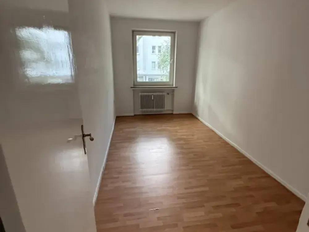 Zentraler Wohnraum in Bremen: Saniertes 4-Zimmer-Apartment