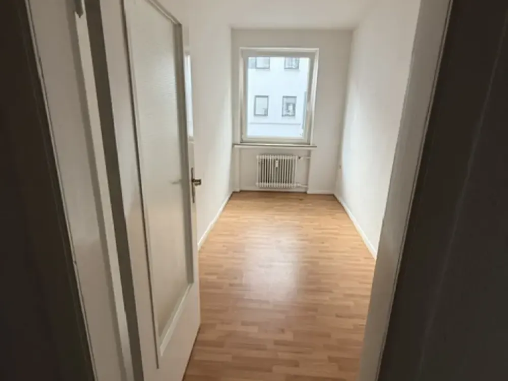 Zentraler Wohnraum in Bremen: Saniertes 4-Zimmer-Apartment