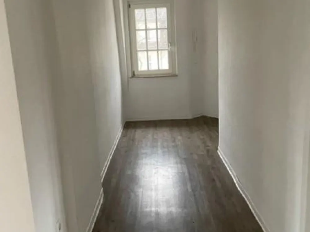 Schöne 3-Zimmerwohnung mit modernisierten Tageslichtbad und Laminat...
