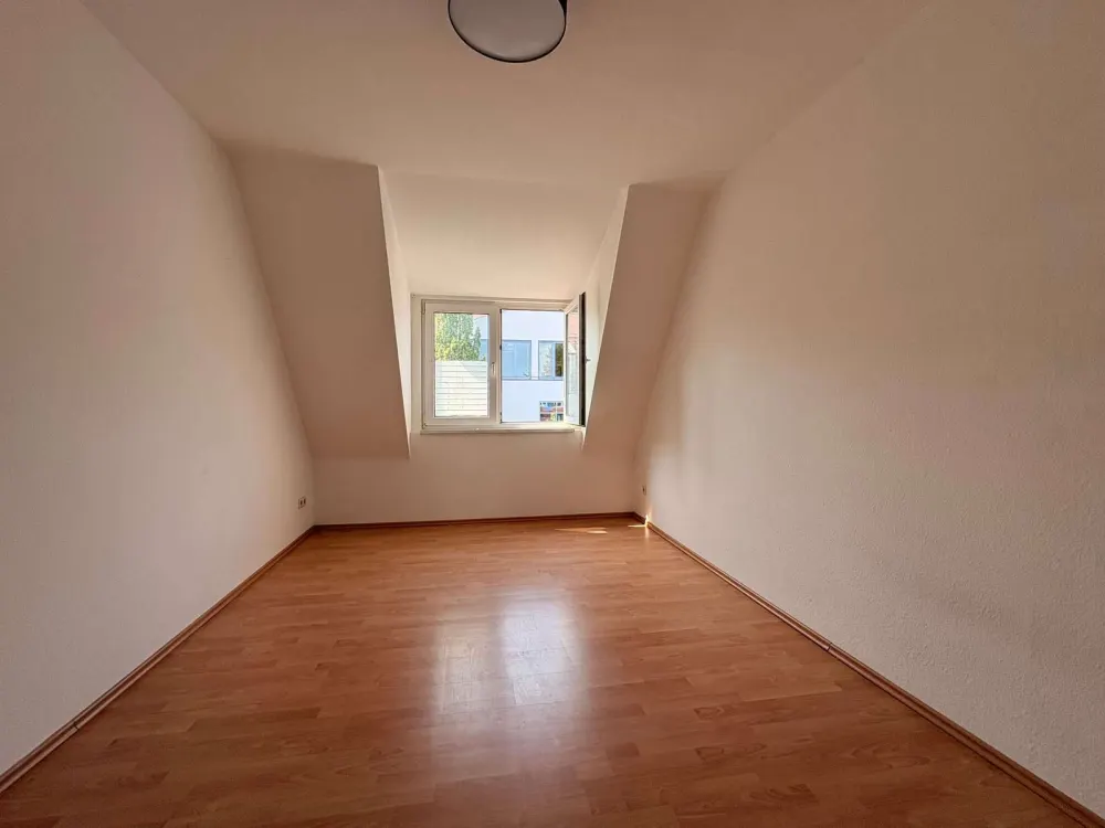 Wohnen über den Dächern: 3-Zimmer-DG-Wohnung mit Balkon!