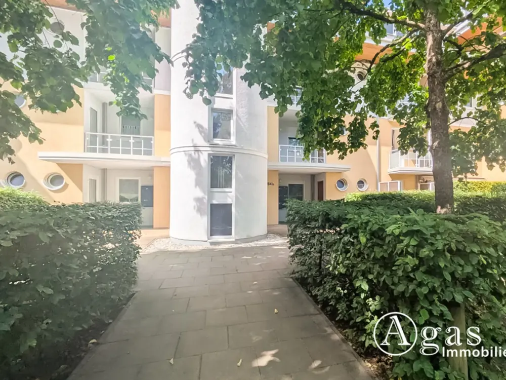 In Seenähe: 1-Zimmer-Erdgeschosswohnung mit 2 Terrassen und TG-Stellplatz in Kleinmachnow