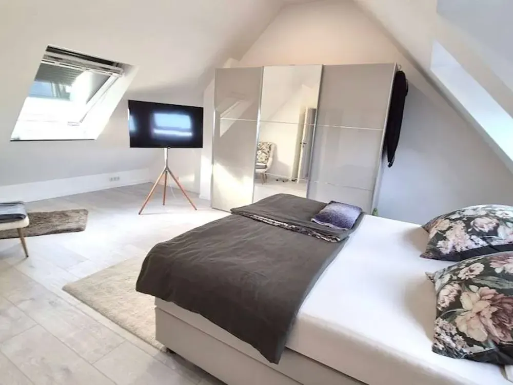 Exklusive, frisch sanierte 3-Zimmer-Maisonette auf 115m² mit Kamin und Stellplatz in Mündelheim