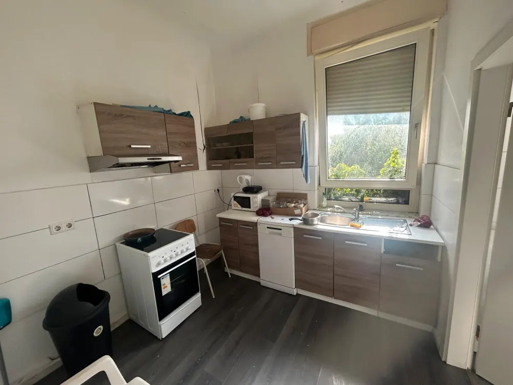 Schöne möbilierte 1 Zimmer Wohnung mit Balkon im Herzen von Europa