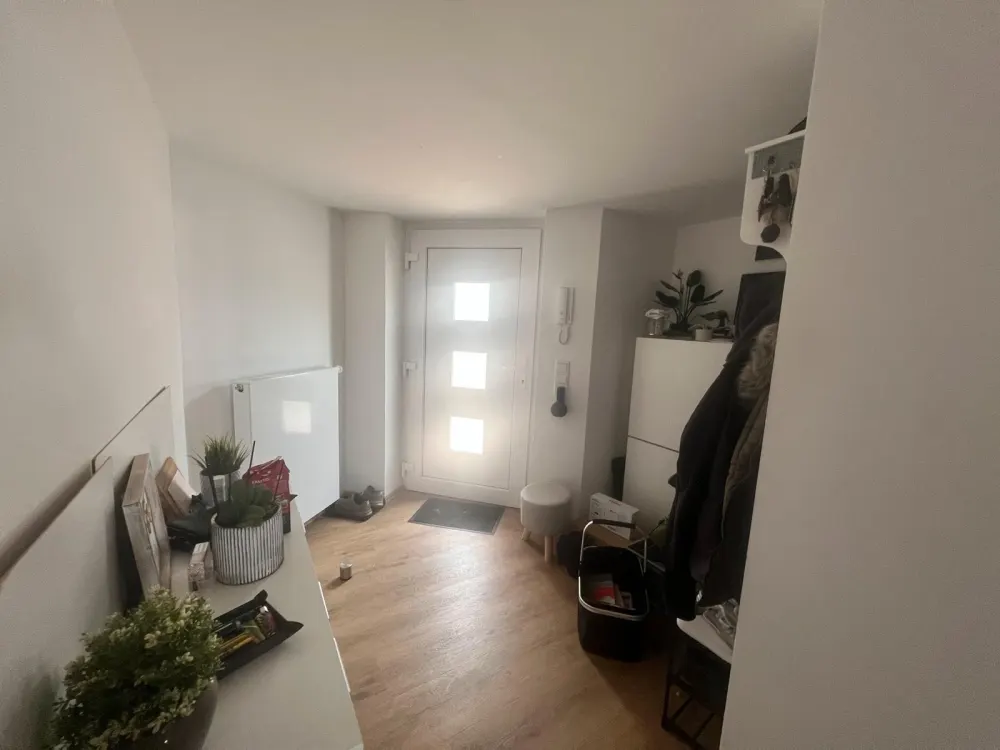 Kernsanierte 3 Zimmer auf 2 Etagenwohnung mit Stellplatz