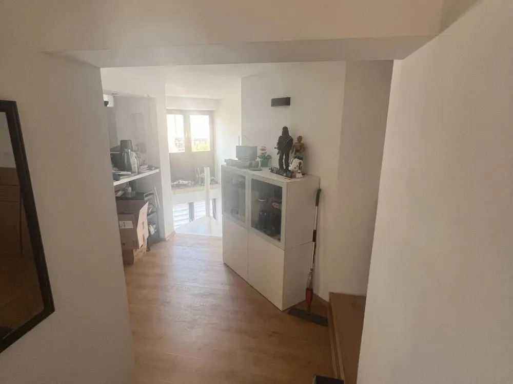 Kernsanierte 3 Zimmer auf 2 Etagenwohnung mit Stellplatz