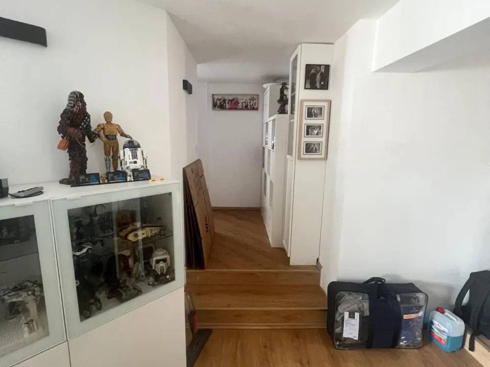 Kernsanierte 3 Zimmer auf 2 Etagenwohnung mit Stellplatz