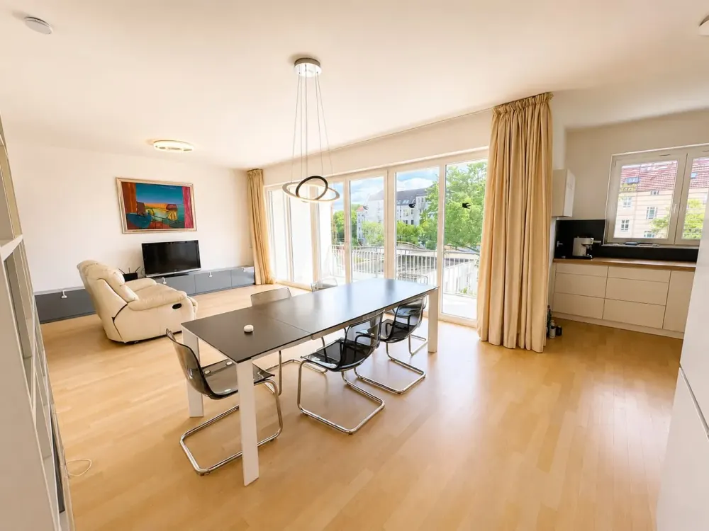 Hochwertig möblierte 4-Zimmer-Neubauwohnung mit TG-Stellplatz und 2 Bädern