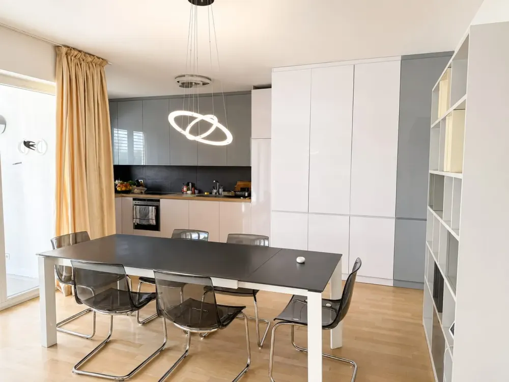 Hochwertig möblierte 4-Zimmer-Neubauwohnung mit TG-Stellplatz und 2 Bädern