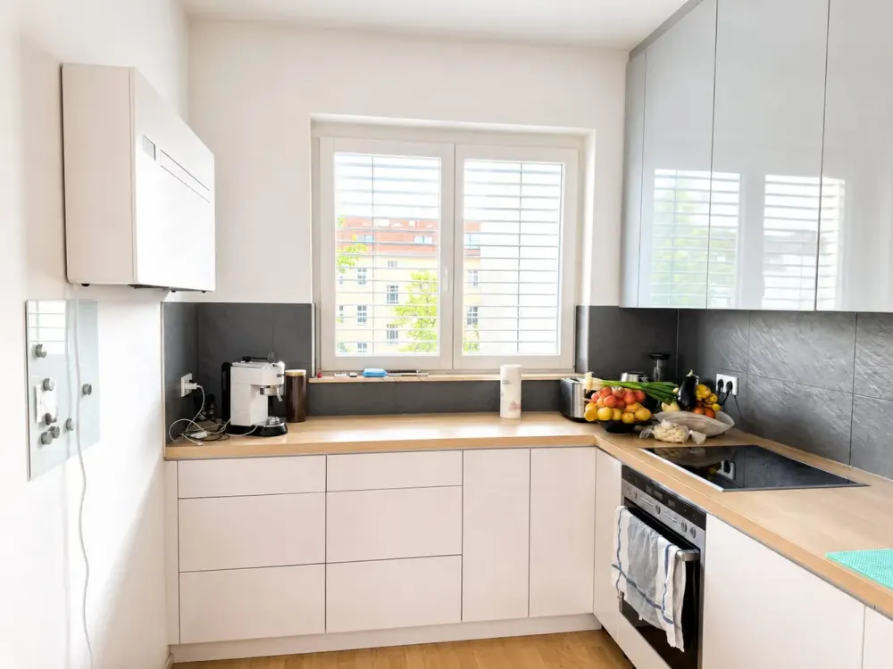 Hochwertig möblierte 4-Zimmer-Neubauwohnung mit TG-Stellplatz und 2 Bädern